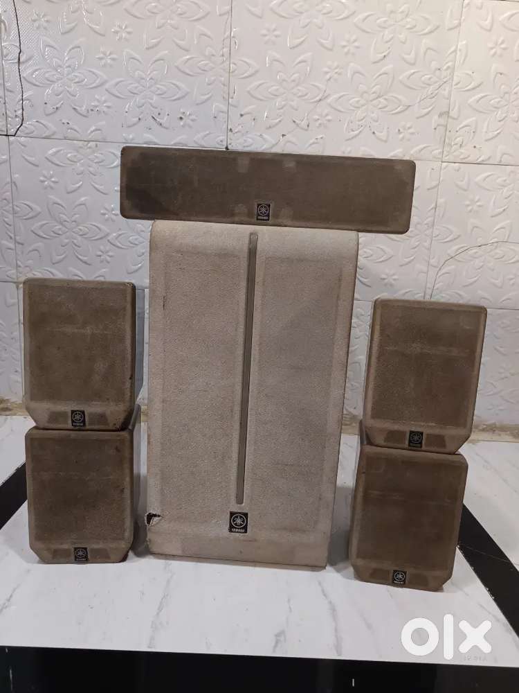 Yamaha 5.1 speaker and subwoofer