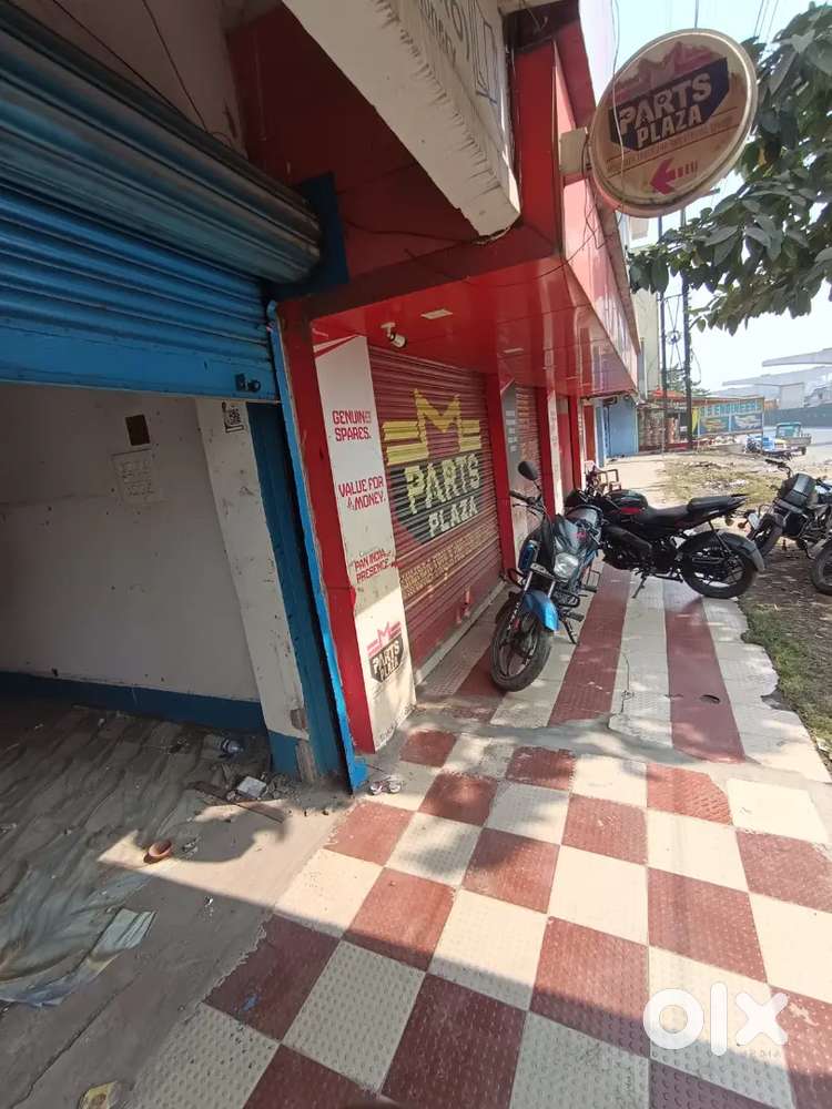 Comercial space and shop for rent in good location