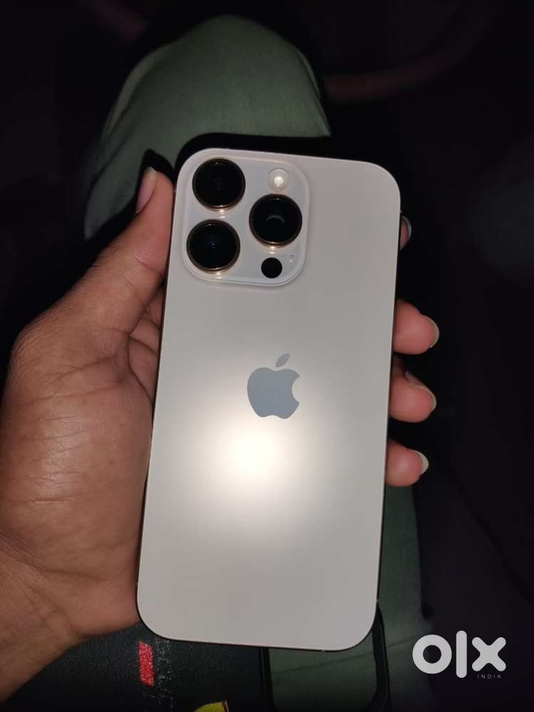Iphone 16 pro 128gb 5 days old only