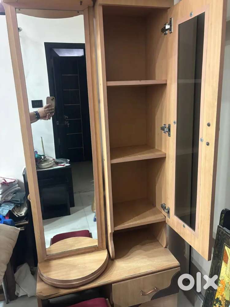 Cabinate in good condition