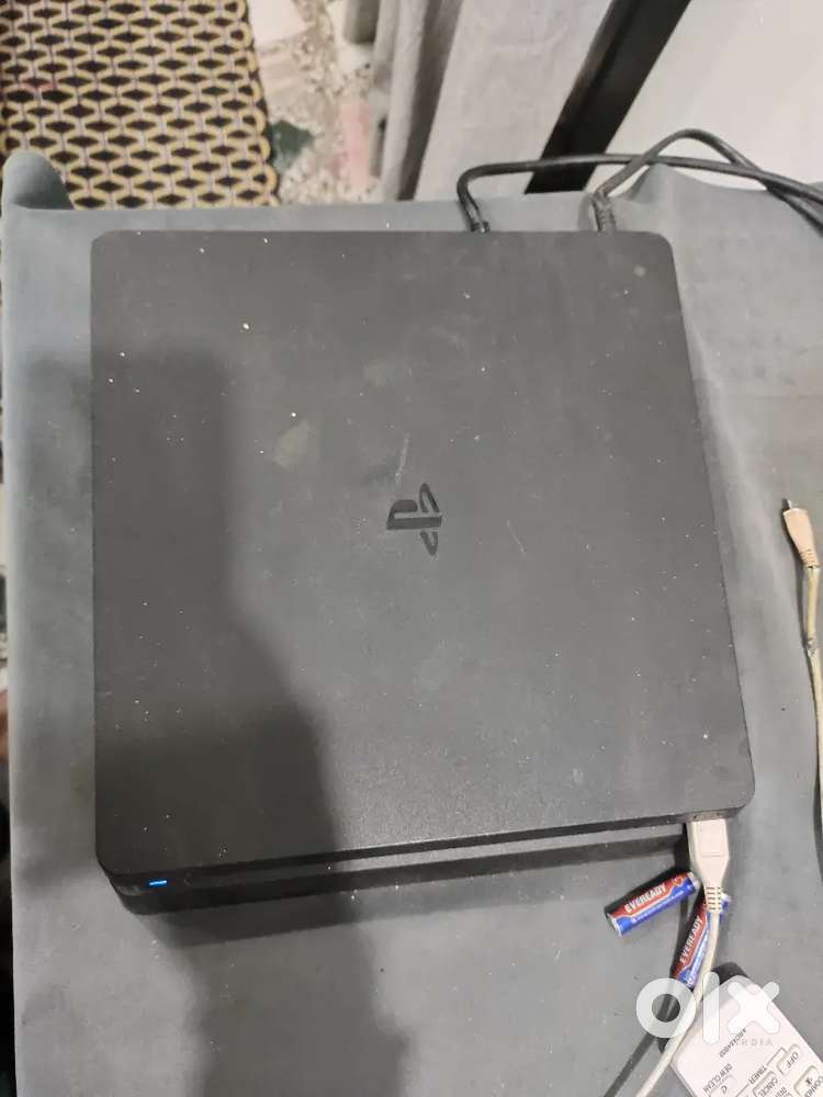 PS 4 Slim 1 TB