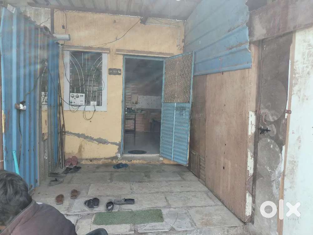 3 gunthe selling,  3bhk home   +9 room for rented + car parking+ shop