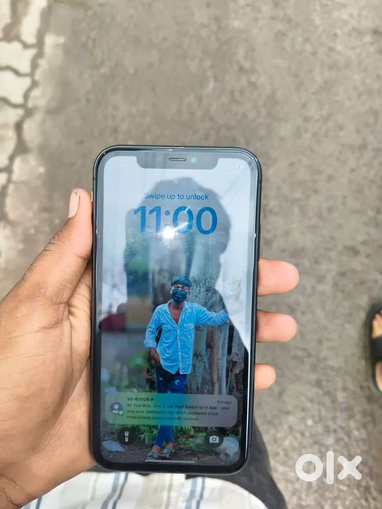 iPhone 11 black 64 gb