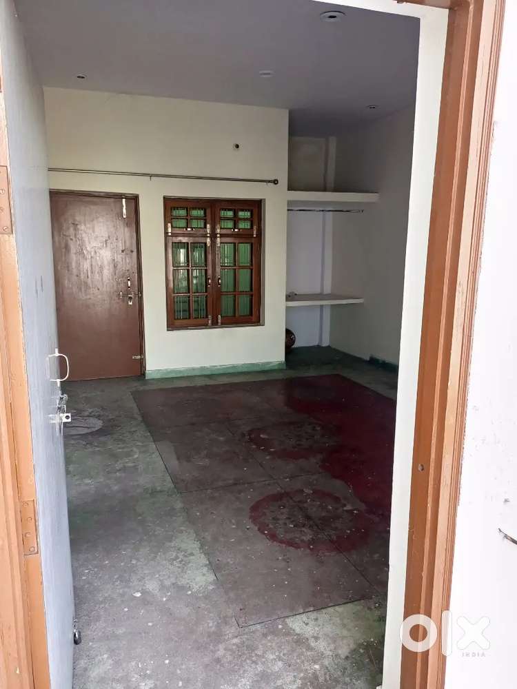 BIG ROOMS ON RENT
