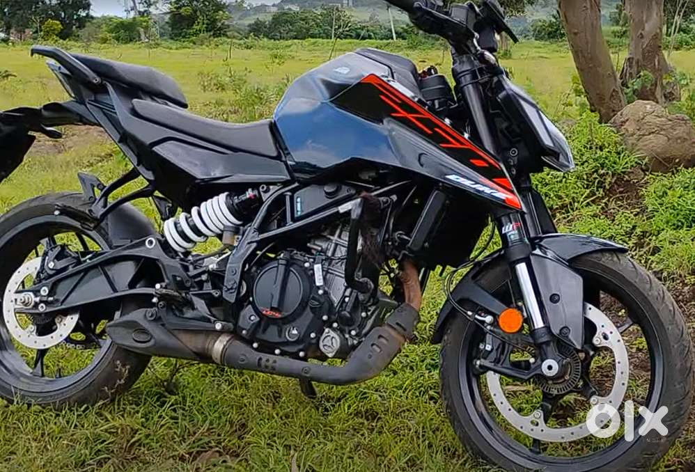 ️ KTM Duke 250 – 2024 Model  Ebony Black