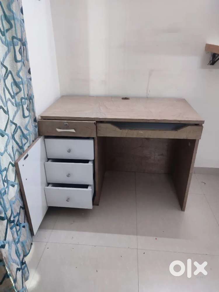 Sturdy customised study table