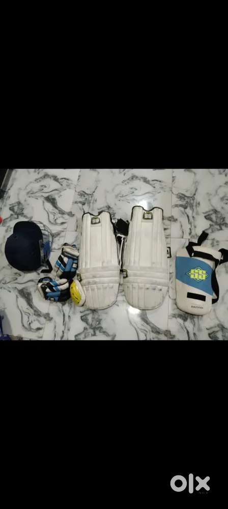 Full Cricket Kit very less used Cricket Kit
