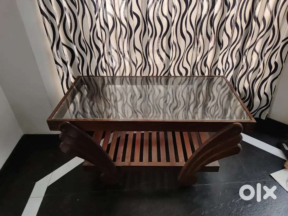 Coffee table / teapoy