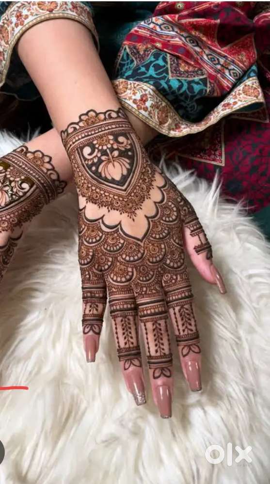Mehndi vaale design are good