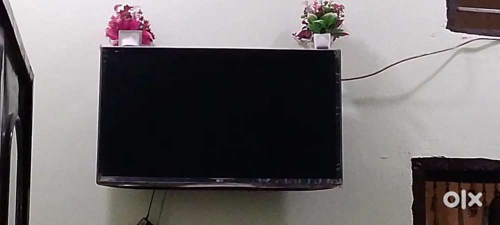 Lg non smart tv in 32inch