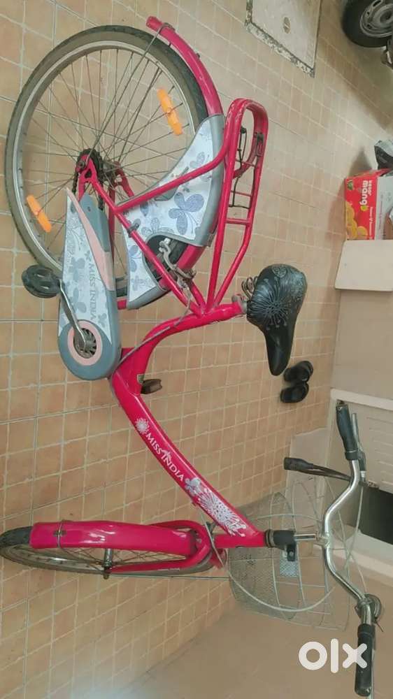 Miss India Hero company cycle in excellent condition.