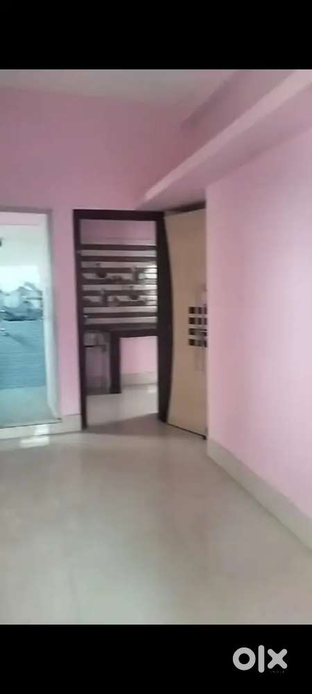 Urgently female roommate required