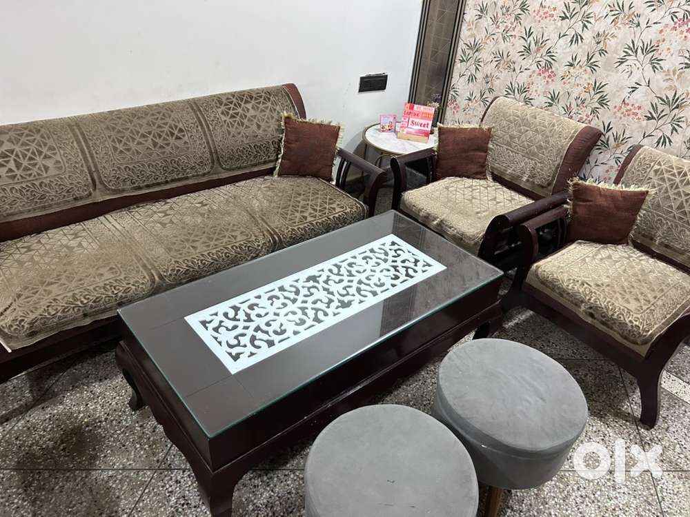 Sofa set with puffy and table