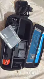 Go pro hero 11 special bundle (with waranty) without a minor scratch