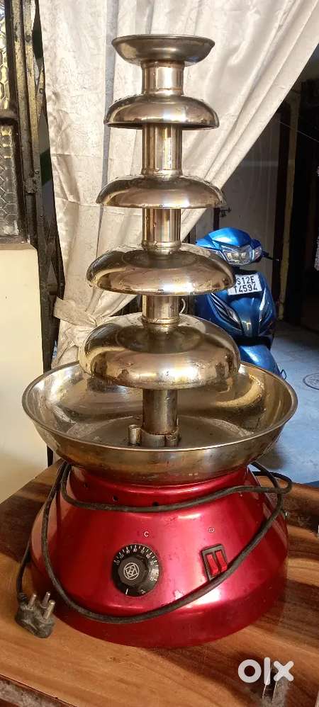 Chocolate fountain machine