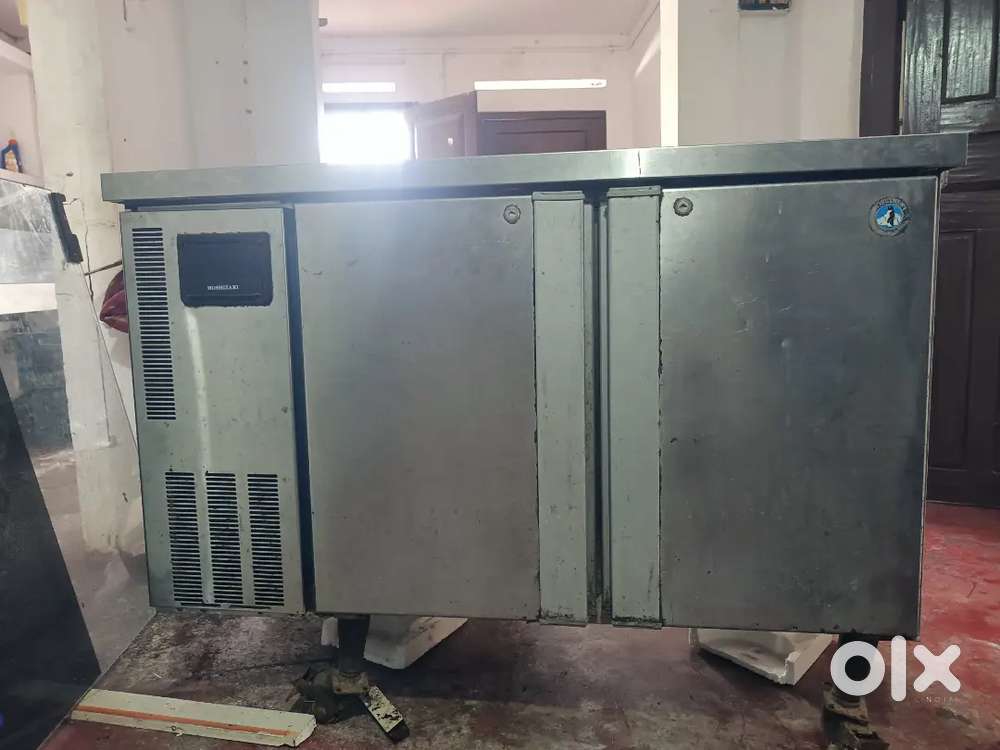 Broasted machine,Cuttingtable with chiller,Ricecooker,only used 2month