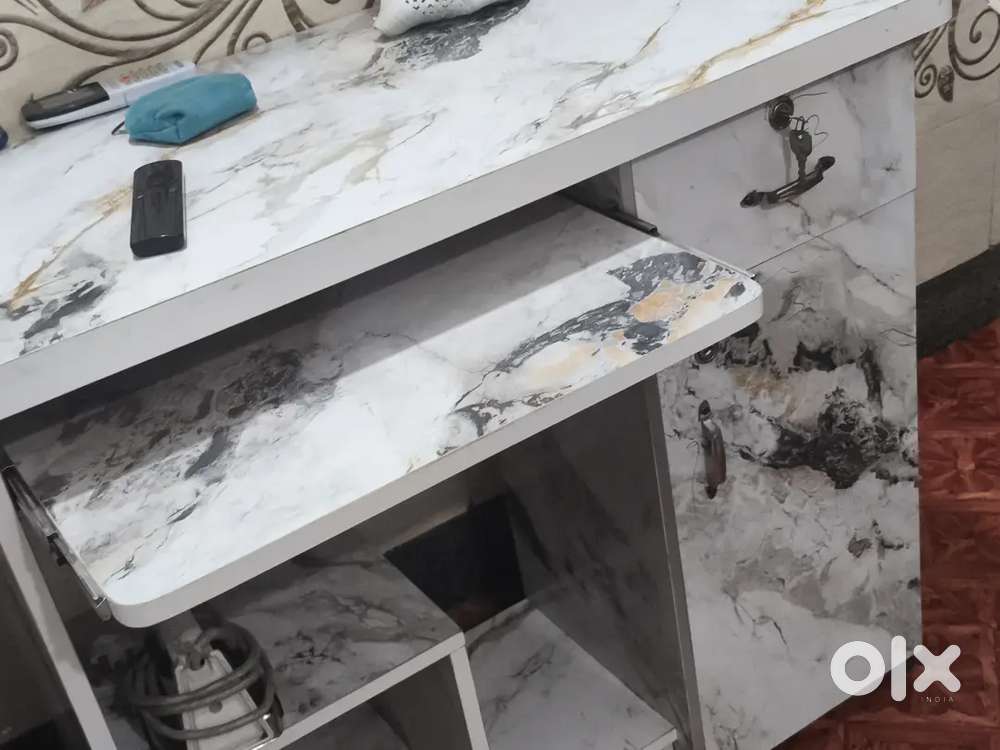 New Look computer And Study table urgently sale