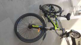 kross cycle with double disc brake and 21 gears