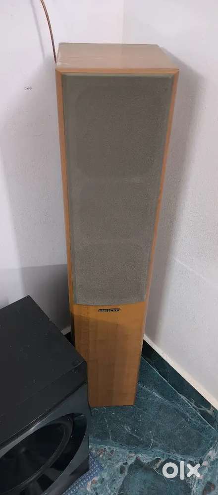 Onkyo tower speakers