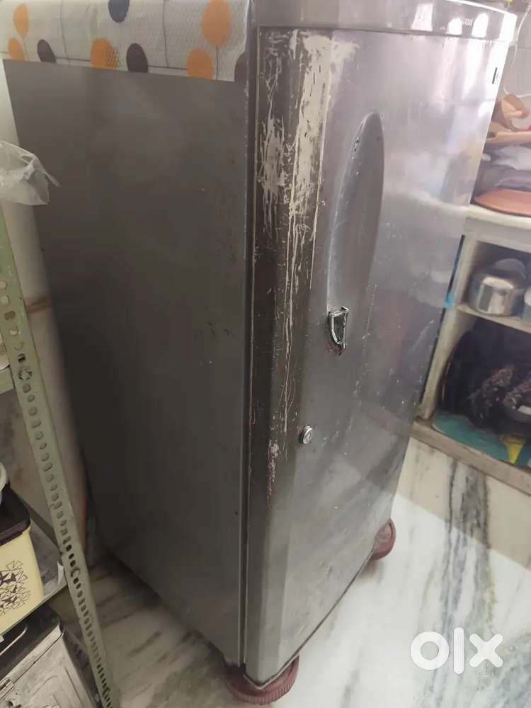 Lg refrigerator 200 litre urgent sell price negotiable