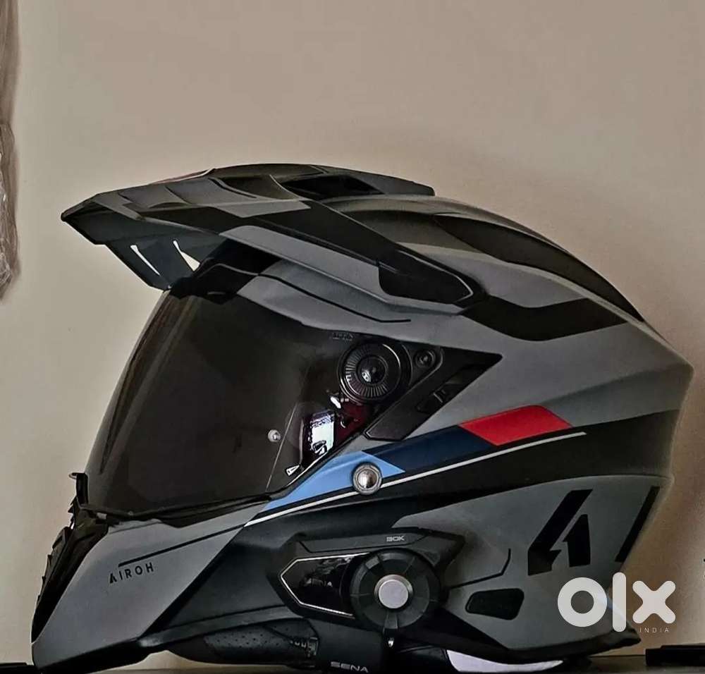 Airoh commander helmet and Sena30k