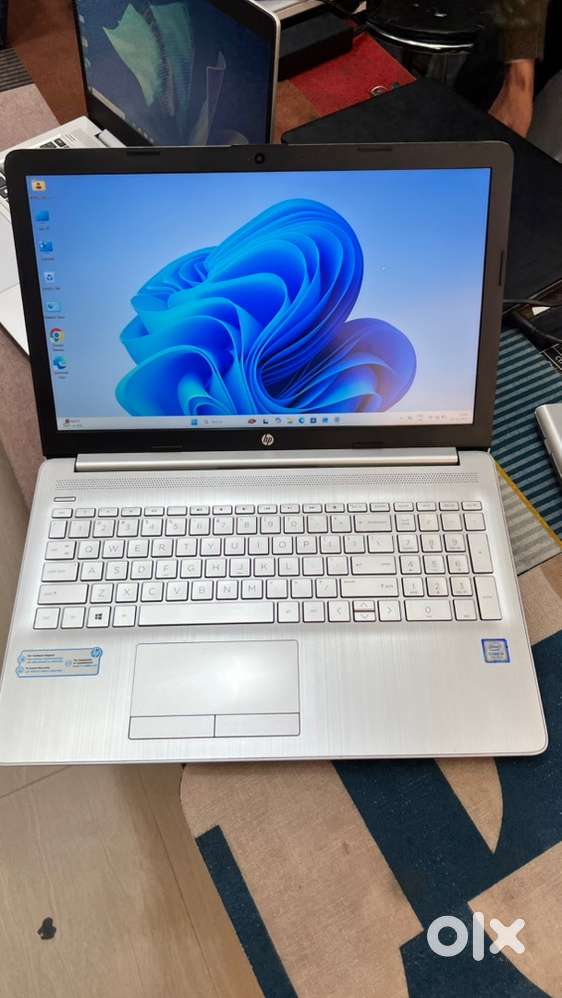Hp new condition laptop 8/256 with warranty