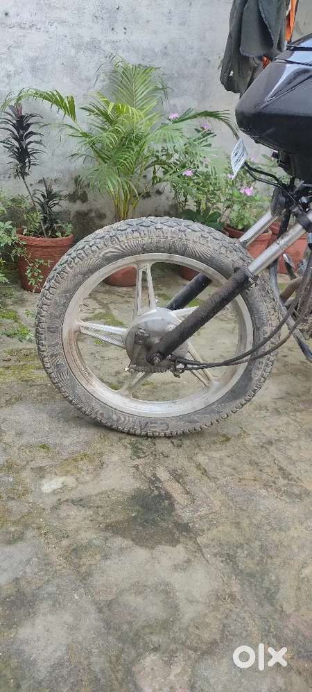 100 90 18 tyre and alloy wheels