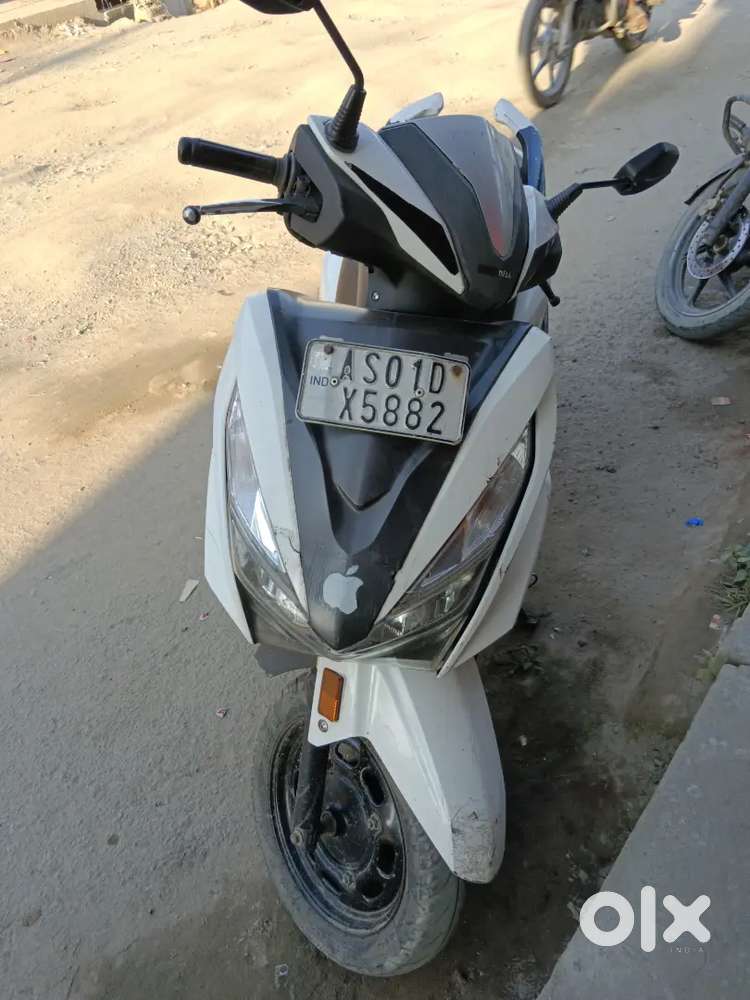 Honda grazia 125 cc pearl white colour