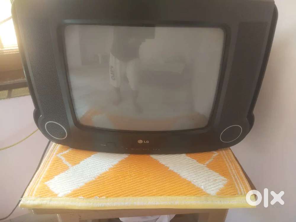 L.g  t.v like new less use
