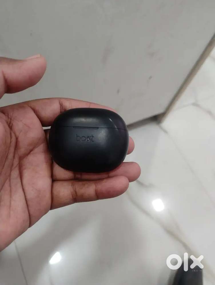 Boat air pods charging box