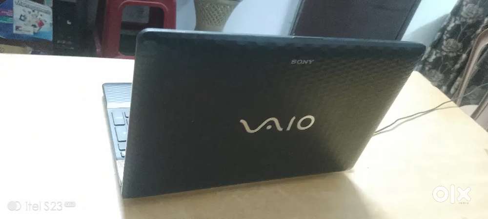 Sony Vaio 
AMD E-450 APU with Redon HD Graphics
8 GB RAM
500 GB ROM