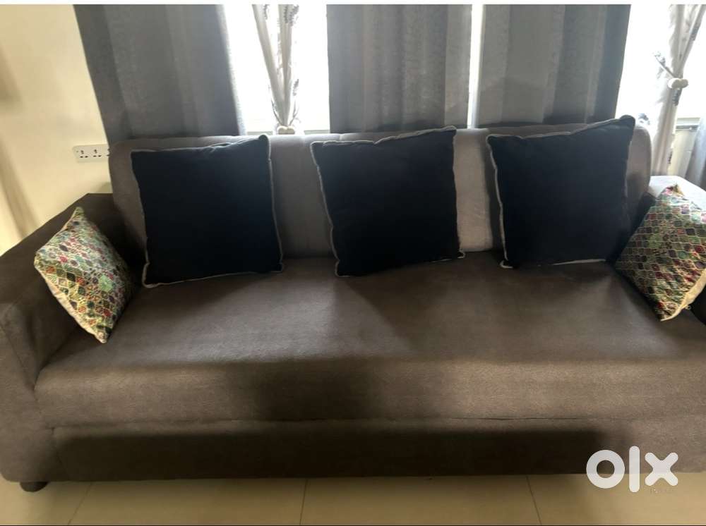 5 seater sofa with center table