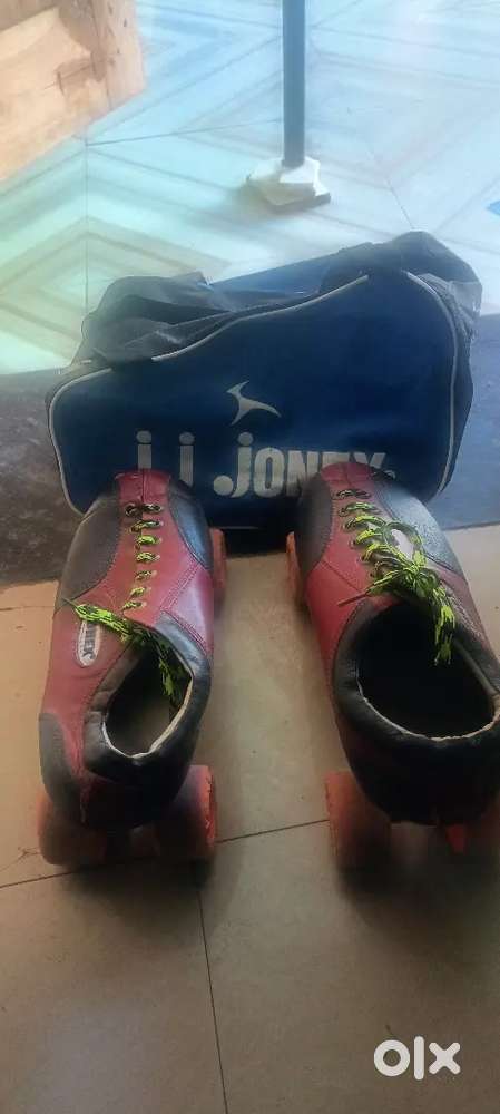 Skating shoes