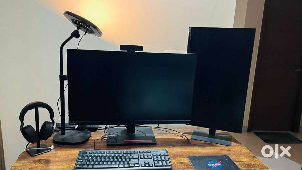 Monitors + Webcam Sale – Lenovo 32”, Samsung 27”, Logitech C925E