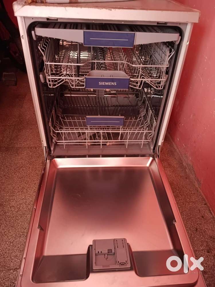 Dish washer