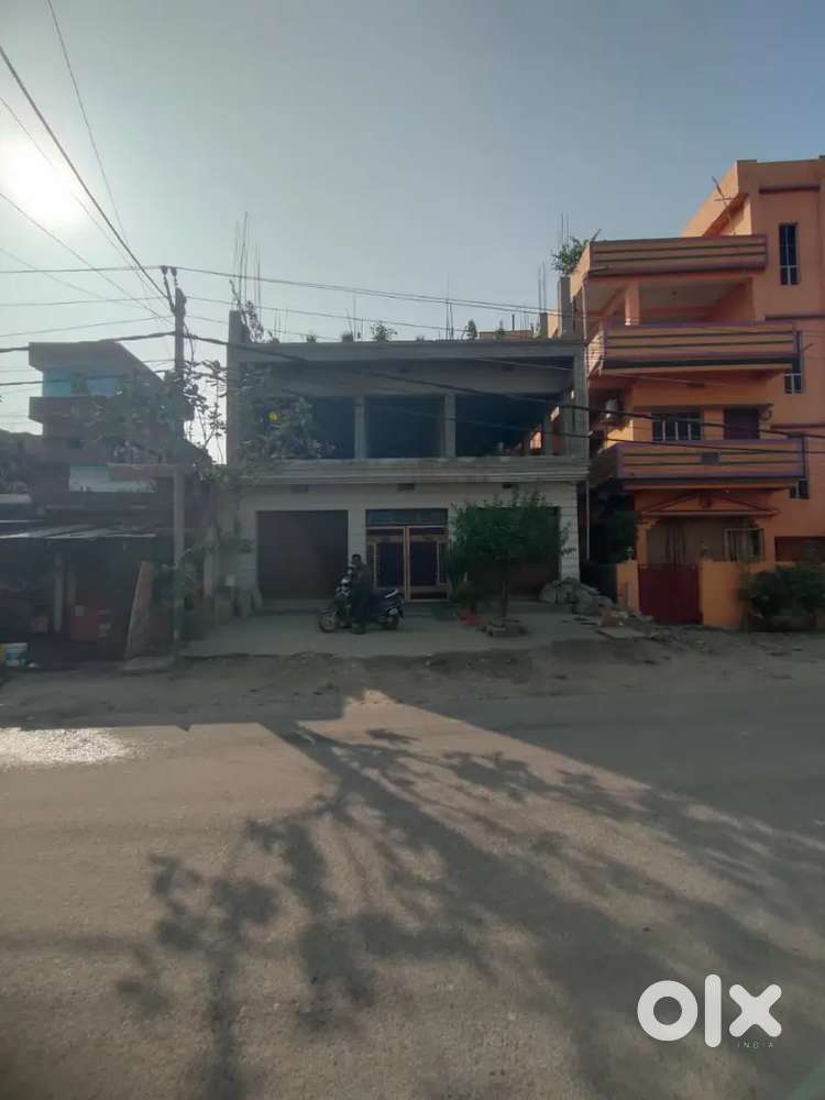 Space available for Office/Shop/Showroom at Hathsarganj Main Road