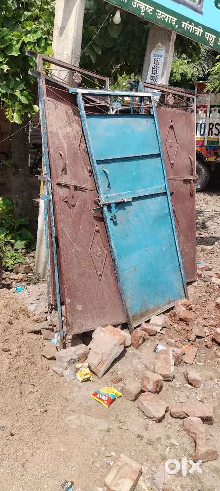 Iron gate for bathroom room