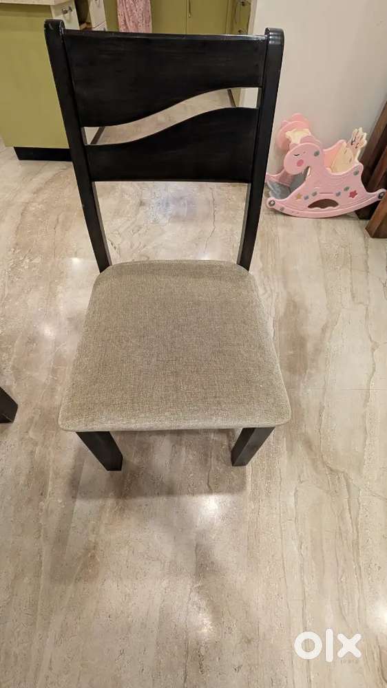 Modern 6 seater dining table