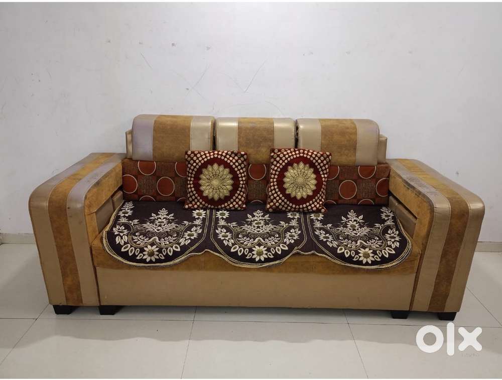 3 searer sofa with 4 stools inside arms