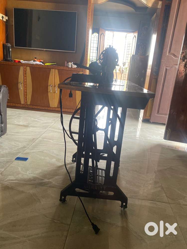Merrit company sewing machine black colour