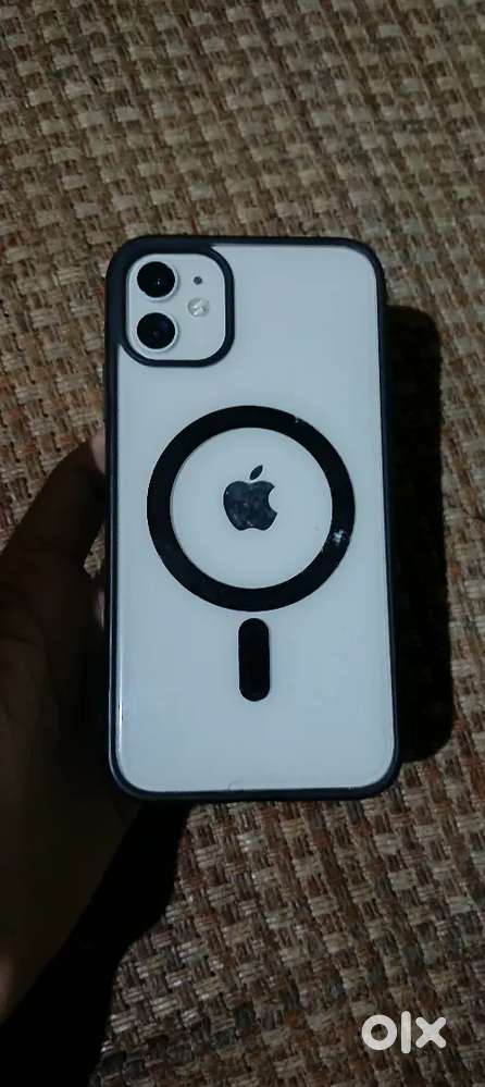I phone 11 128 Gb 99% battery halat