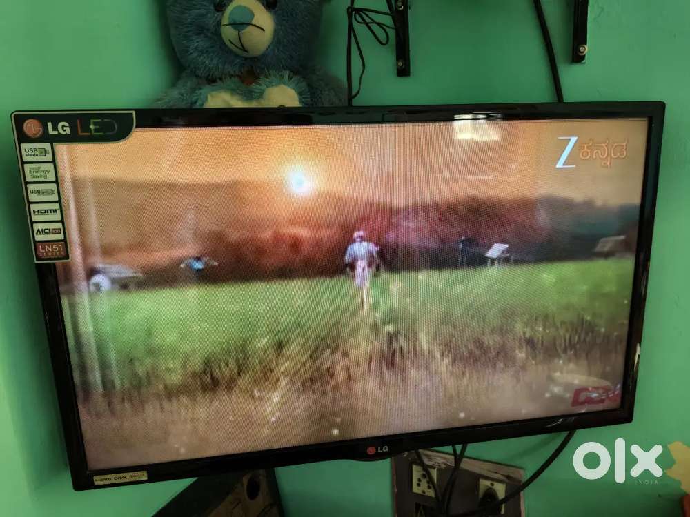 Selling 32 inch lg led tv
