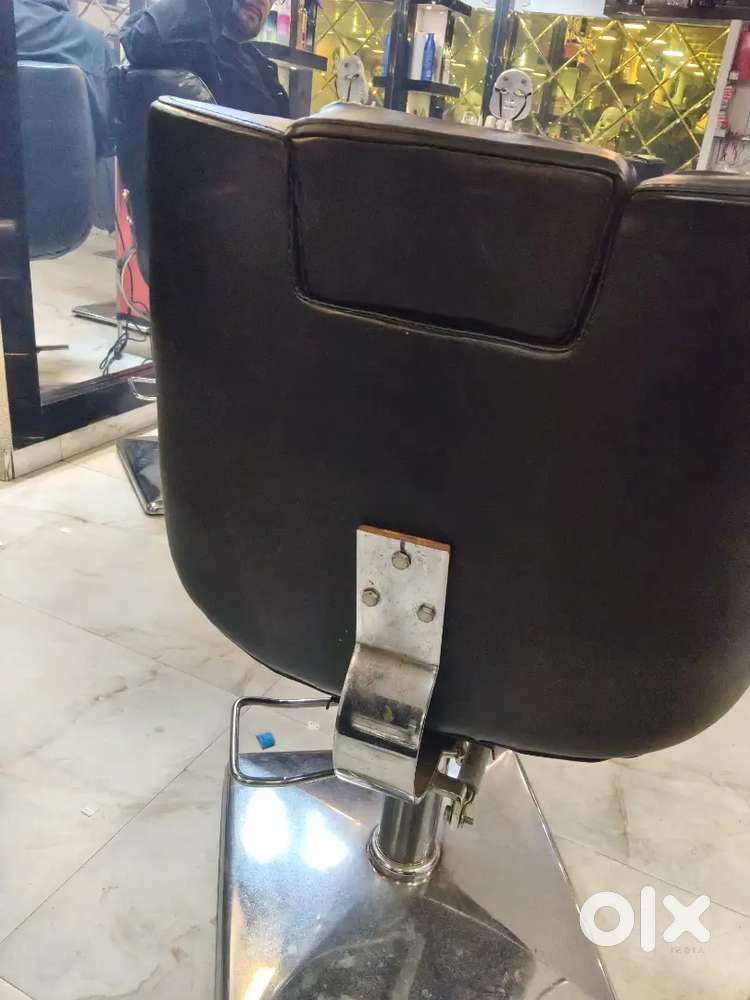 Hydraulic Salon Chair for Sale – Good Condition