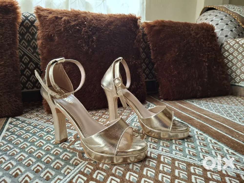 Women cat walk heels