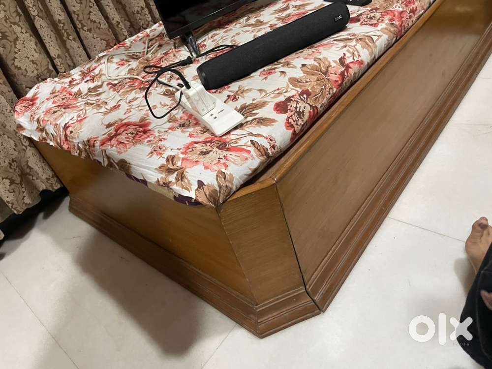 Wooden single bed in perfect condition