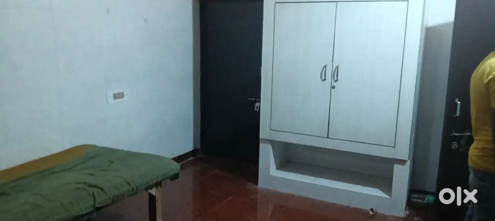 1 room set dhyeya ias coaching aliganj