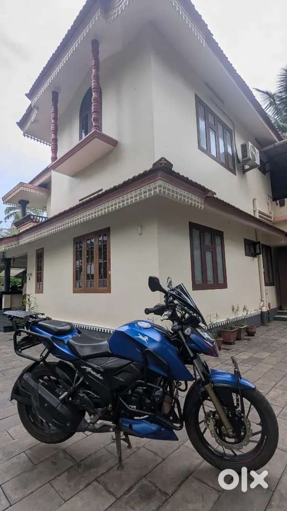 Apache 200 4v Matt blue