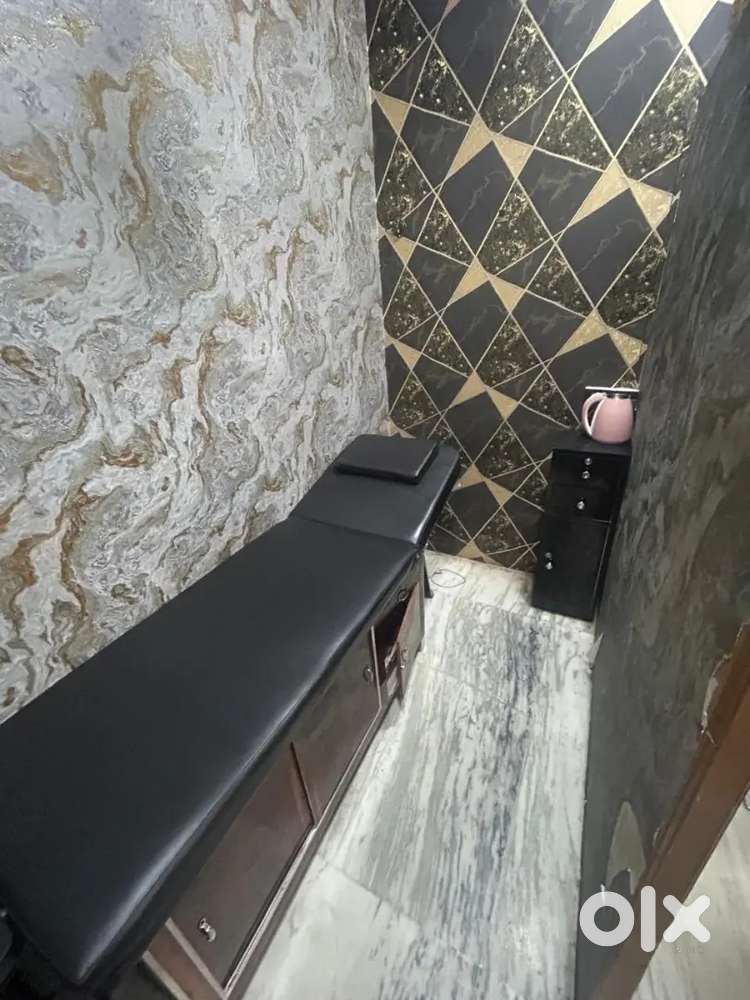 Brand new salon setup sale 2,80000