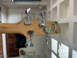 Guitar signed by Victor Wooten - for Sale