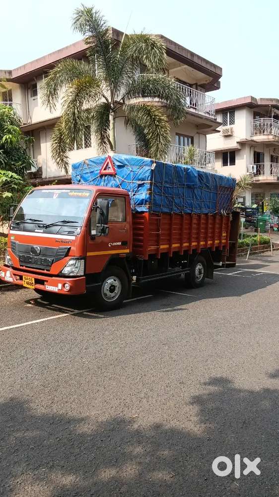 Eicher tempo with covered body Rental on rental basis